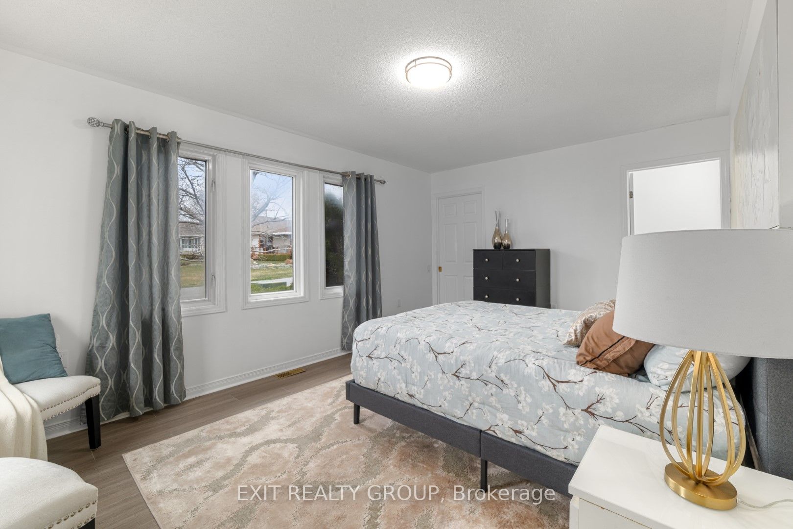 32 Heritage Dr