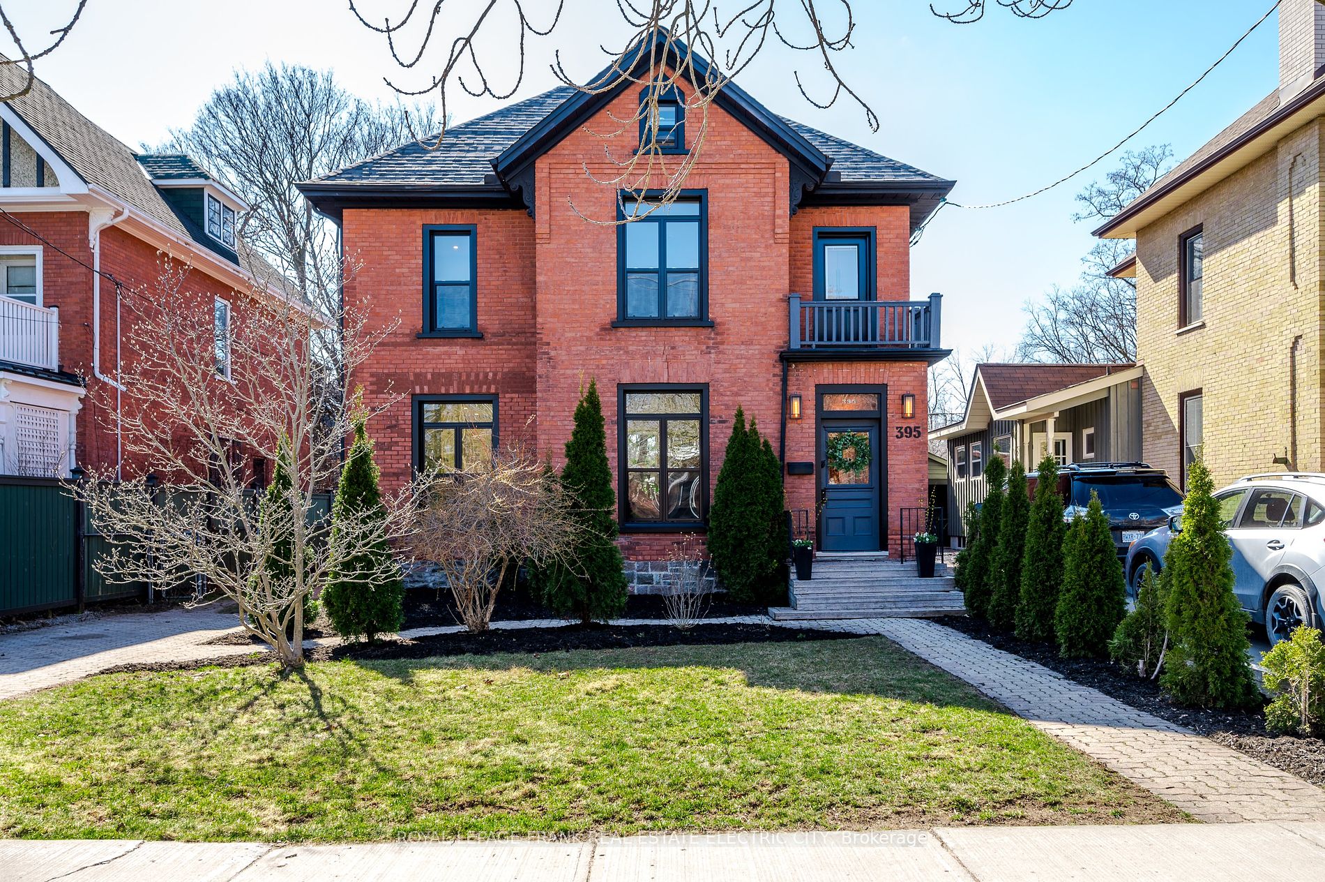 395 Walton Street