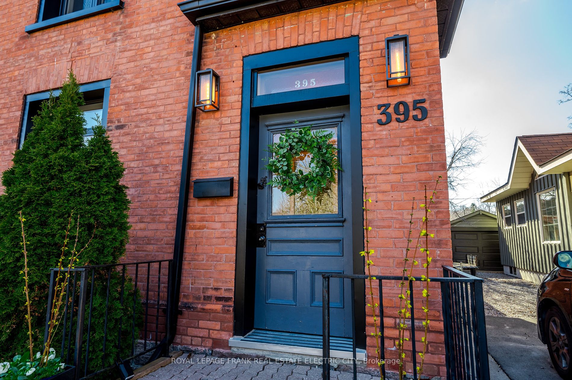 395 Walton Street