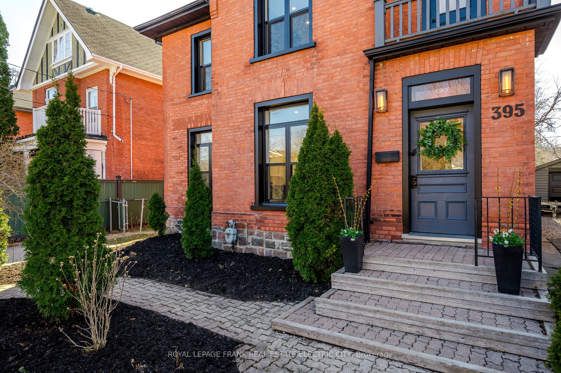 395 Walton Street