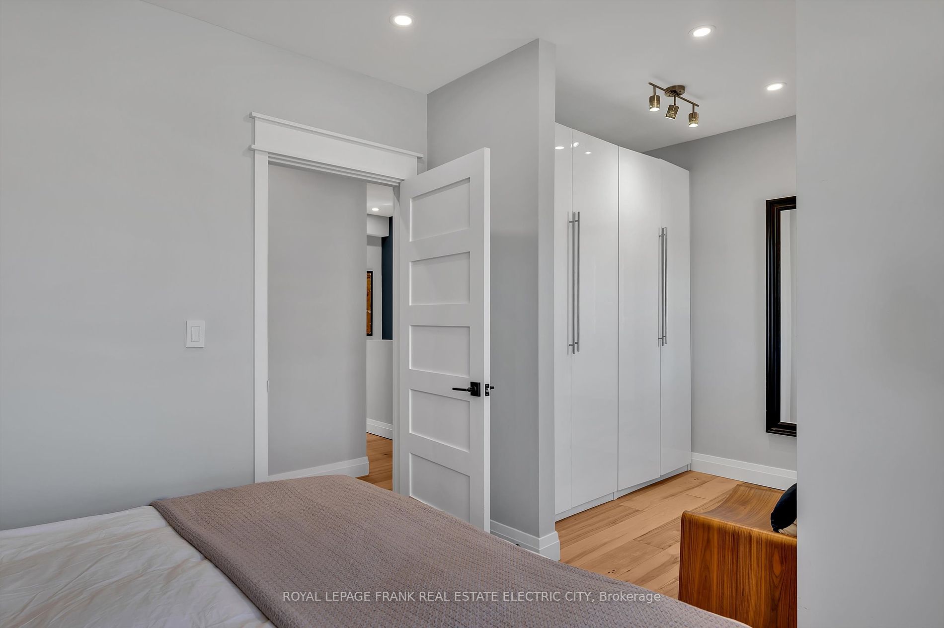 395 Walton Street