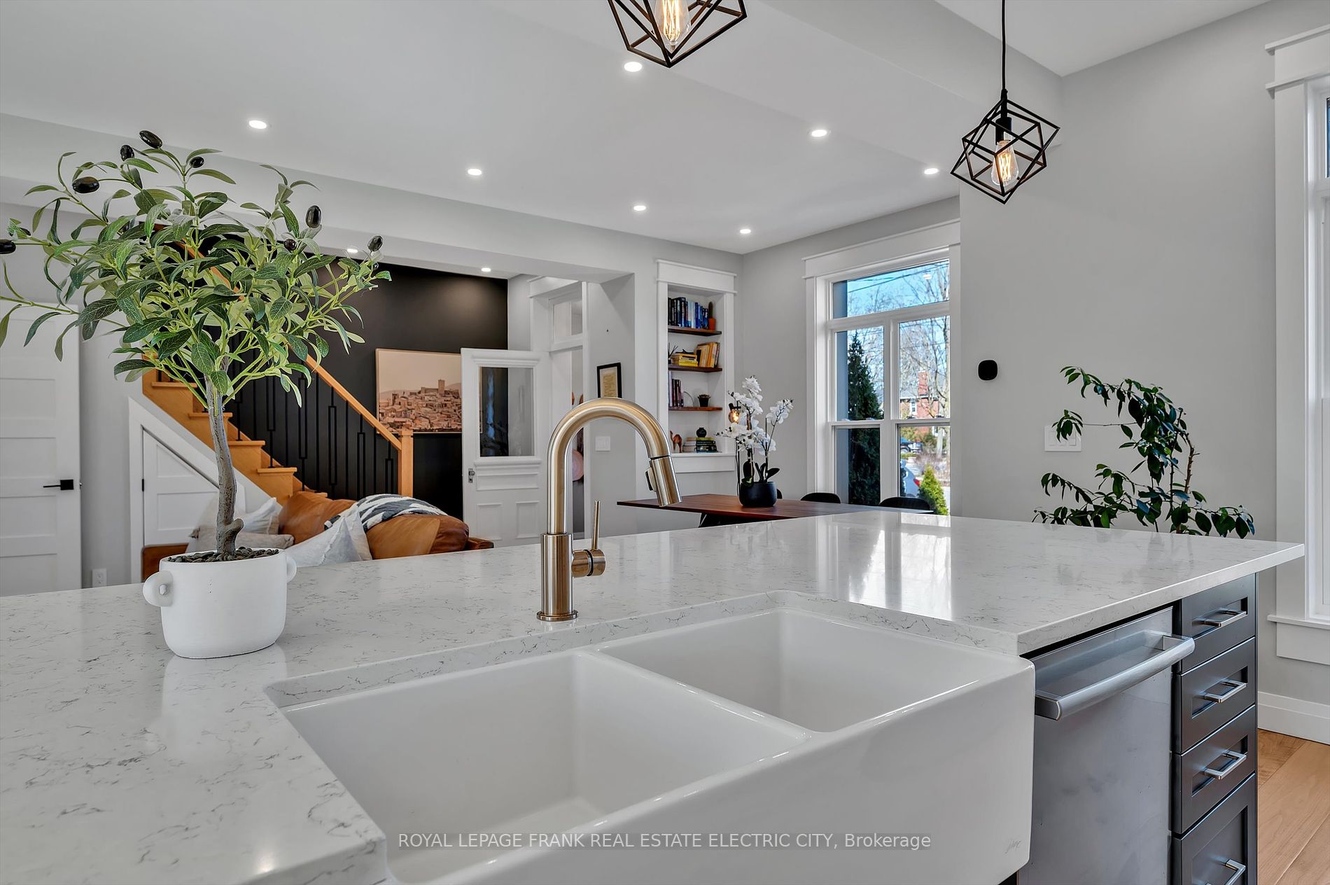395 Walton Street
