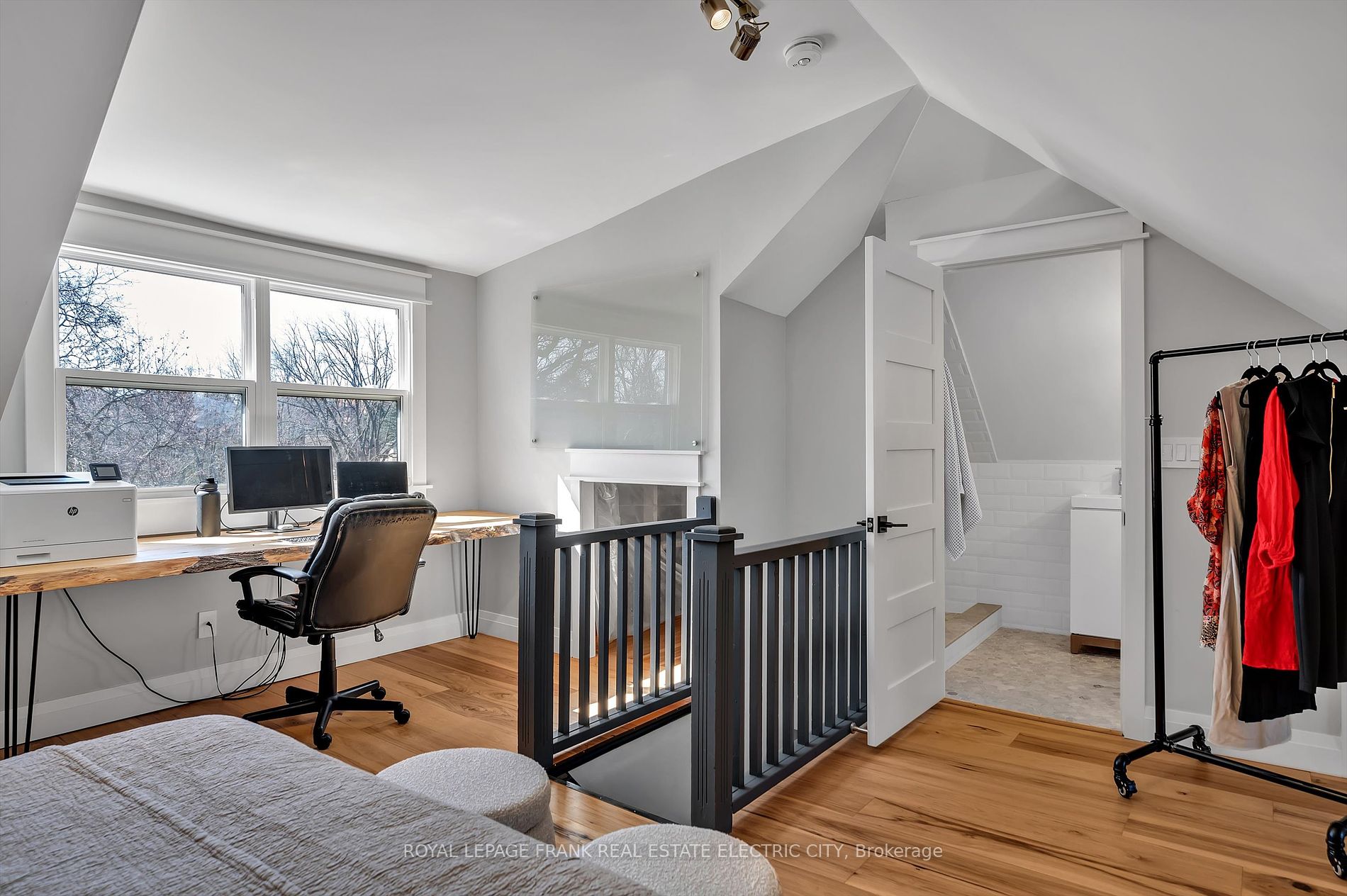 395 Walton Street
