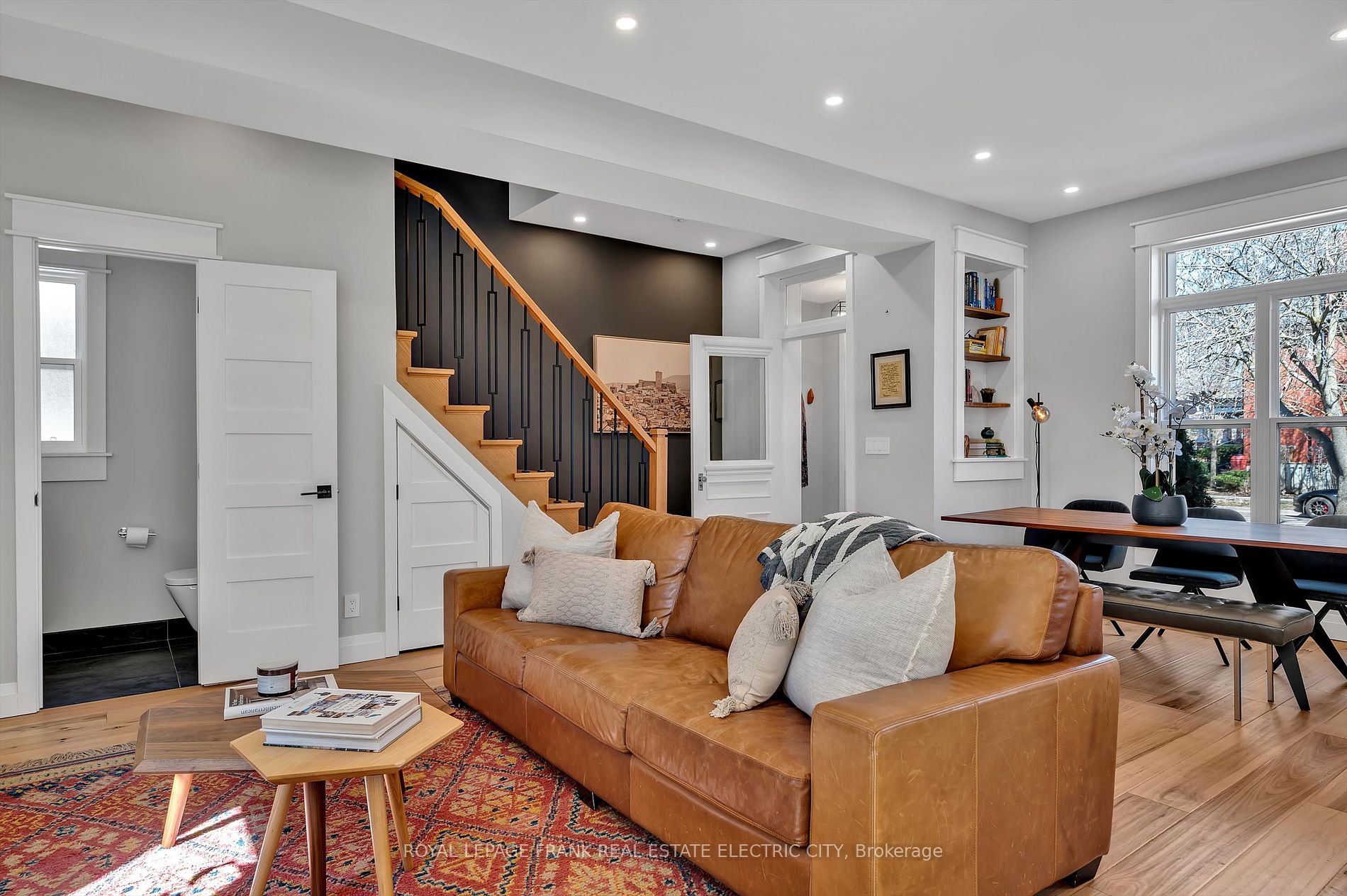 395 Walton Street