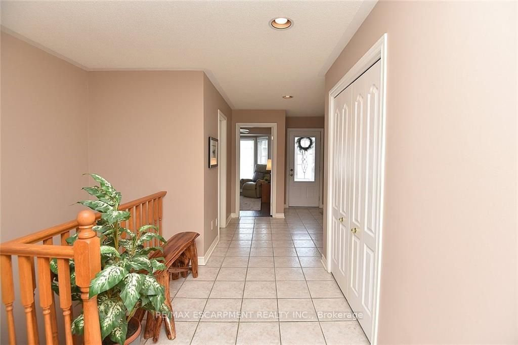 222 Fellowes Crescent S, #12