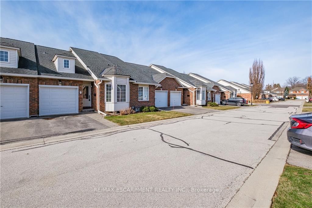 222 Fellowes Crescent S, #12