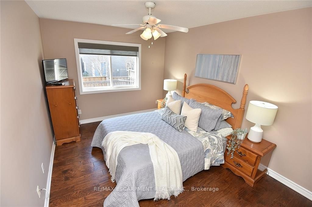 222 Fellowes Crescent S, #12