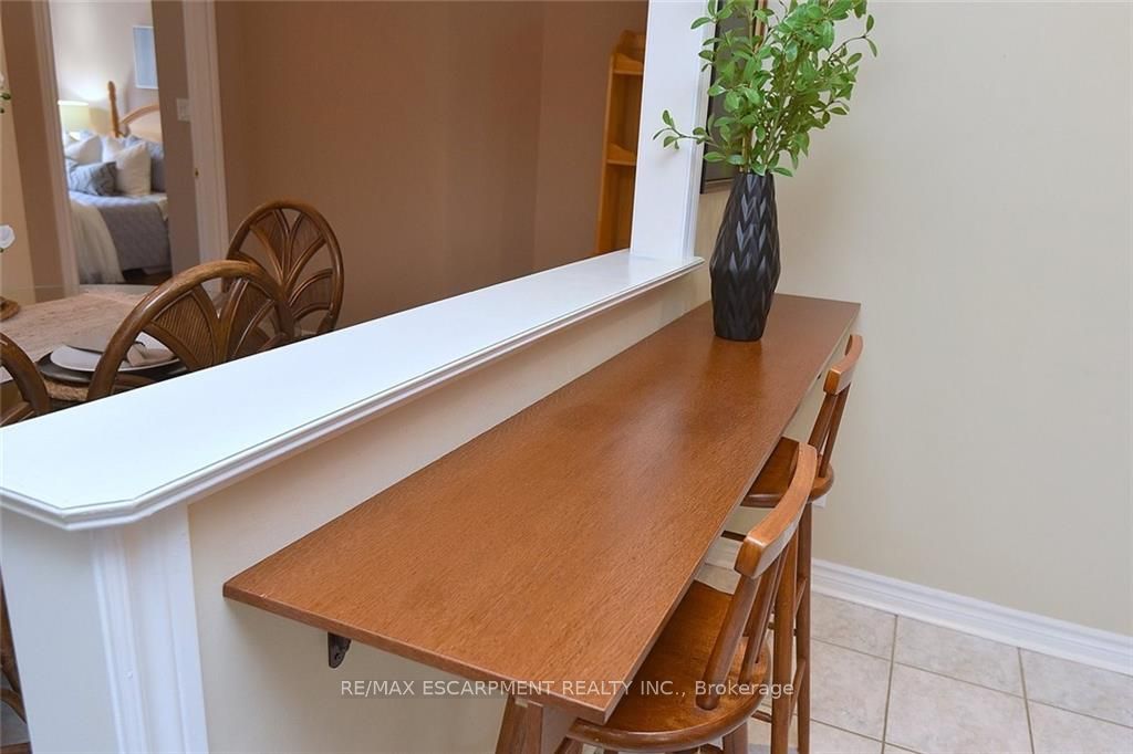 222 Fellowes Crescent S, #12