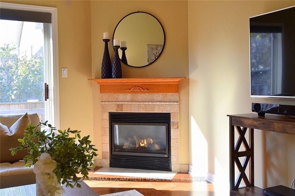 222 Fellowes Crescent S, #12