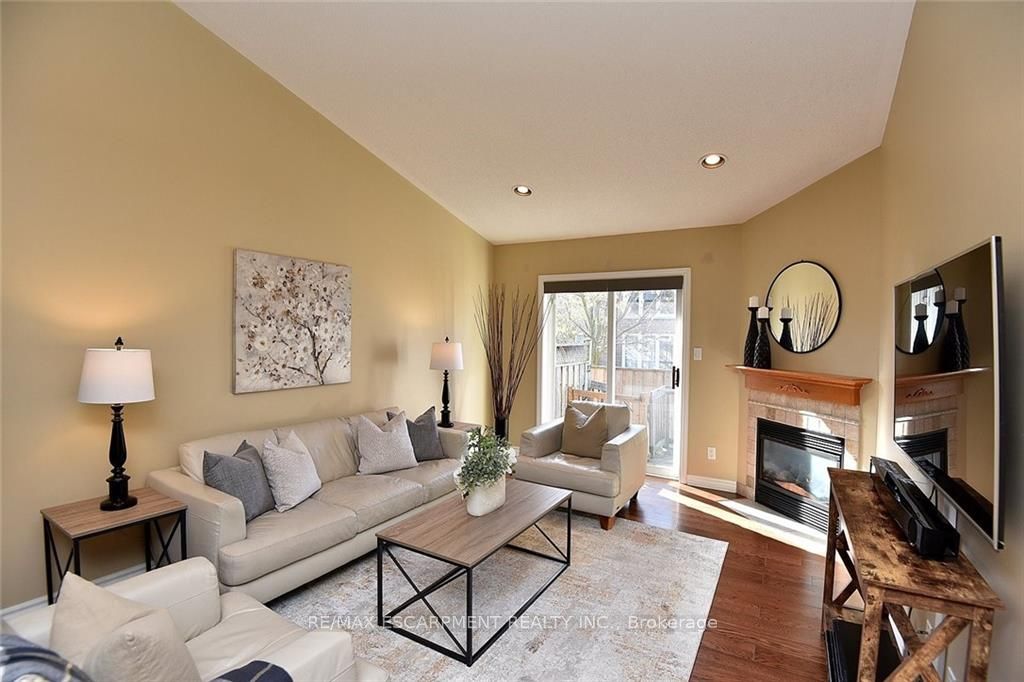 222 Fellowes Crescent S, #12
