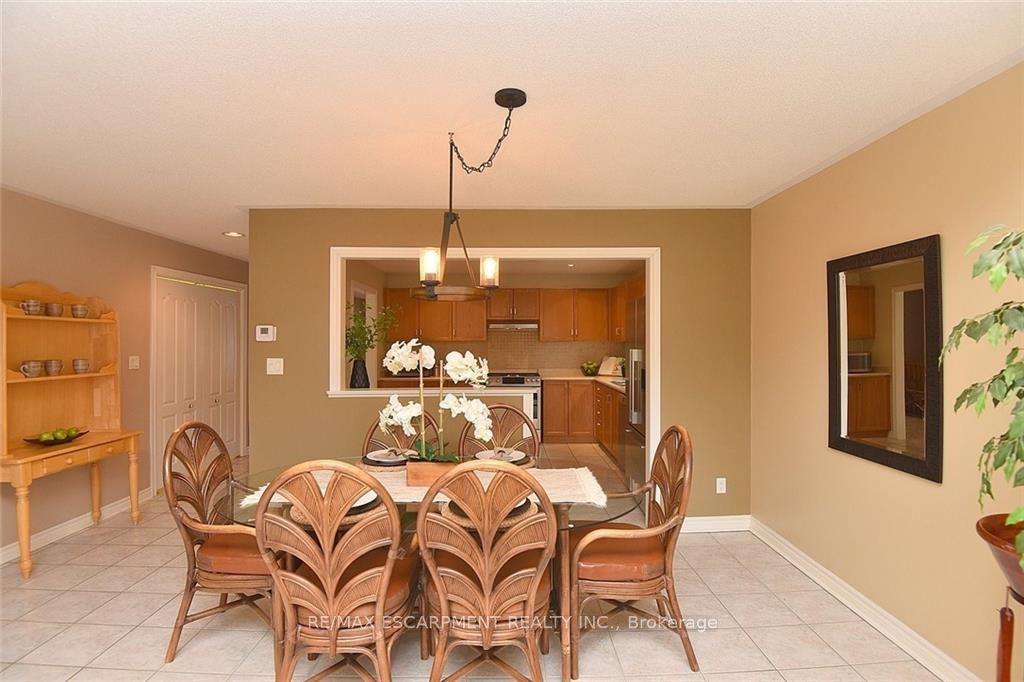 222 Fellowes Crescent S, #12