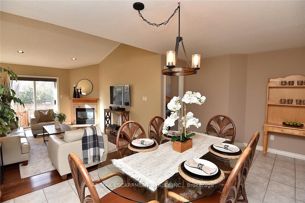 222 Fellowes Crescent S, #12