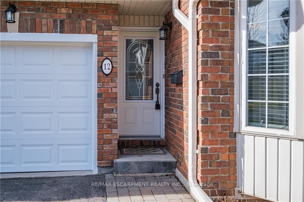 222 Fellowes Crescent S, #12