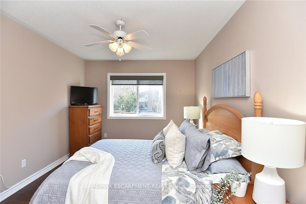 222 Fellowes Crescent S, #12