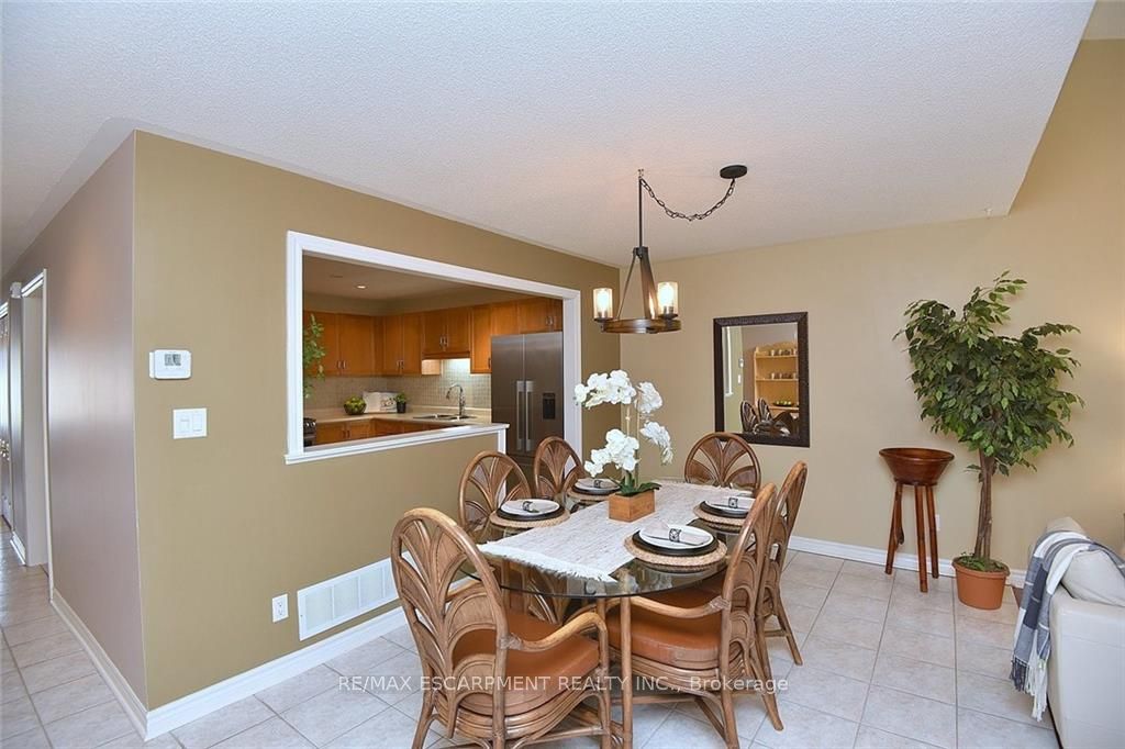 222 Fellowes Crescent S, #12