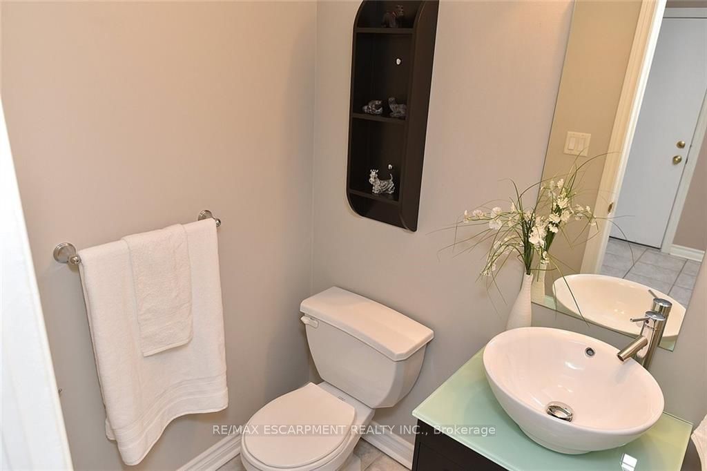 222 Fellowes Crescent S, #12