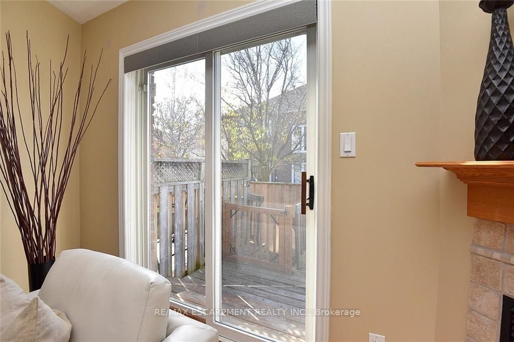 222 Fellowes Crescent S, #12