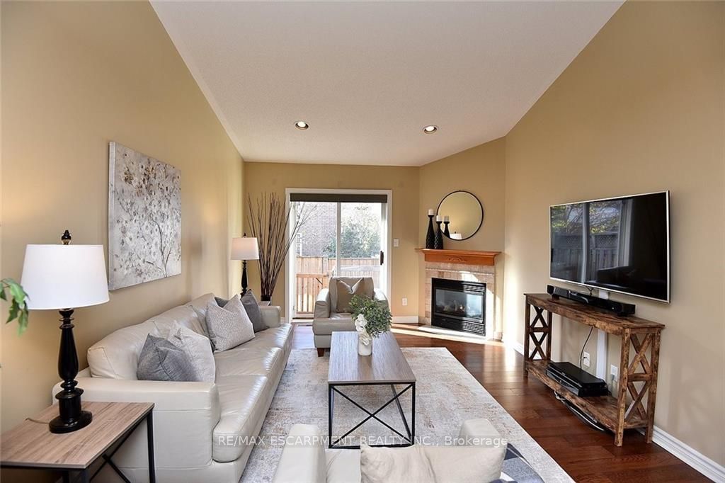 222 Fellowes Crescent S, #12