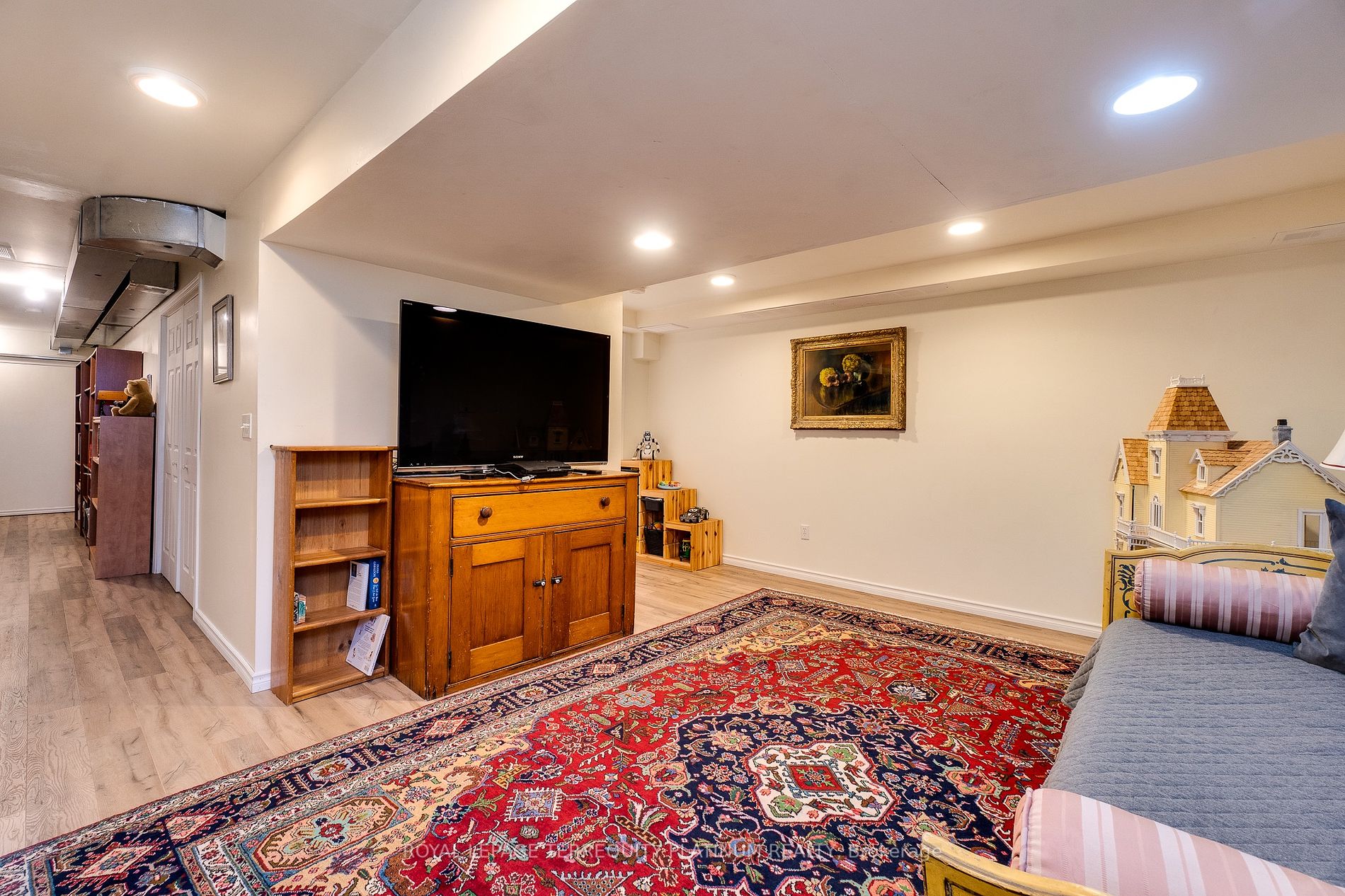 4 Curzon Cres