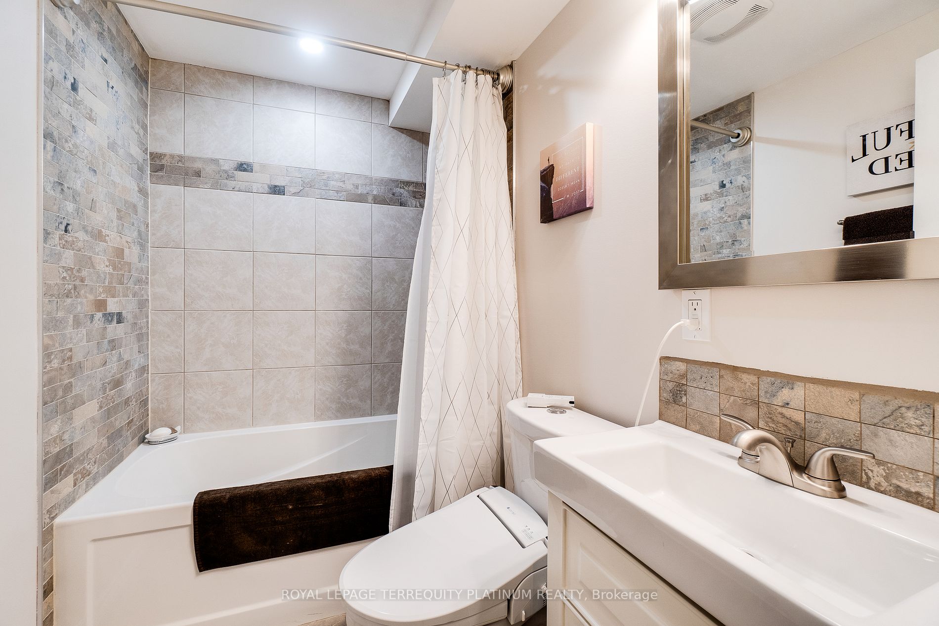 4 Curzon Cres