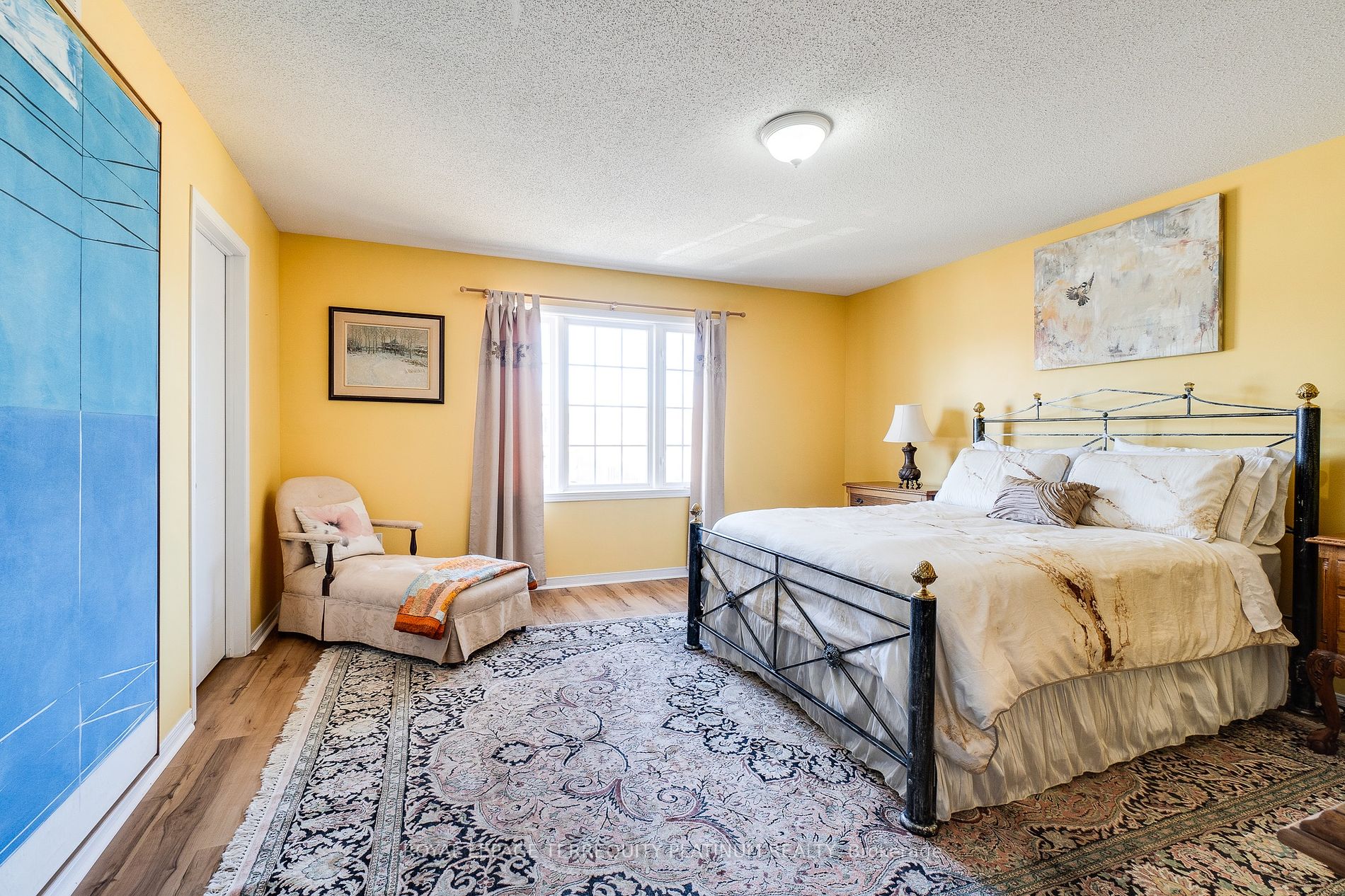 4 Curzon Cres