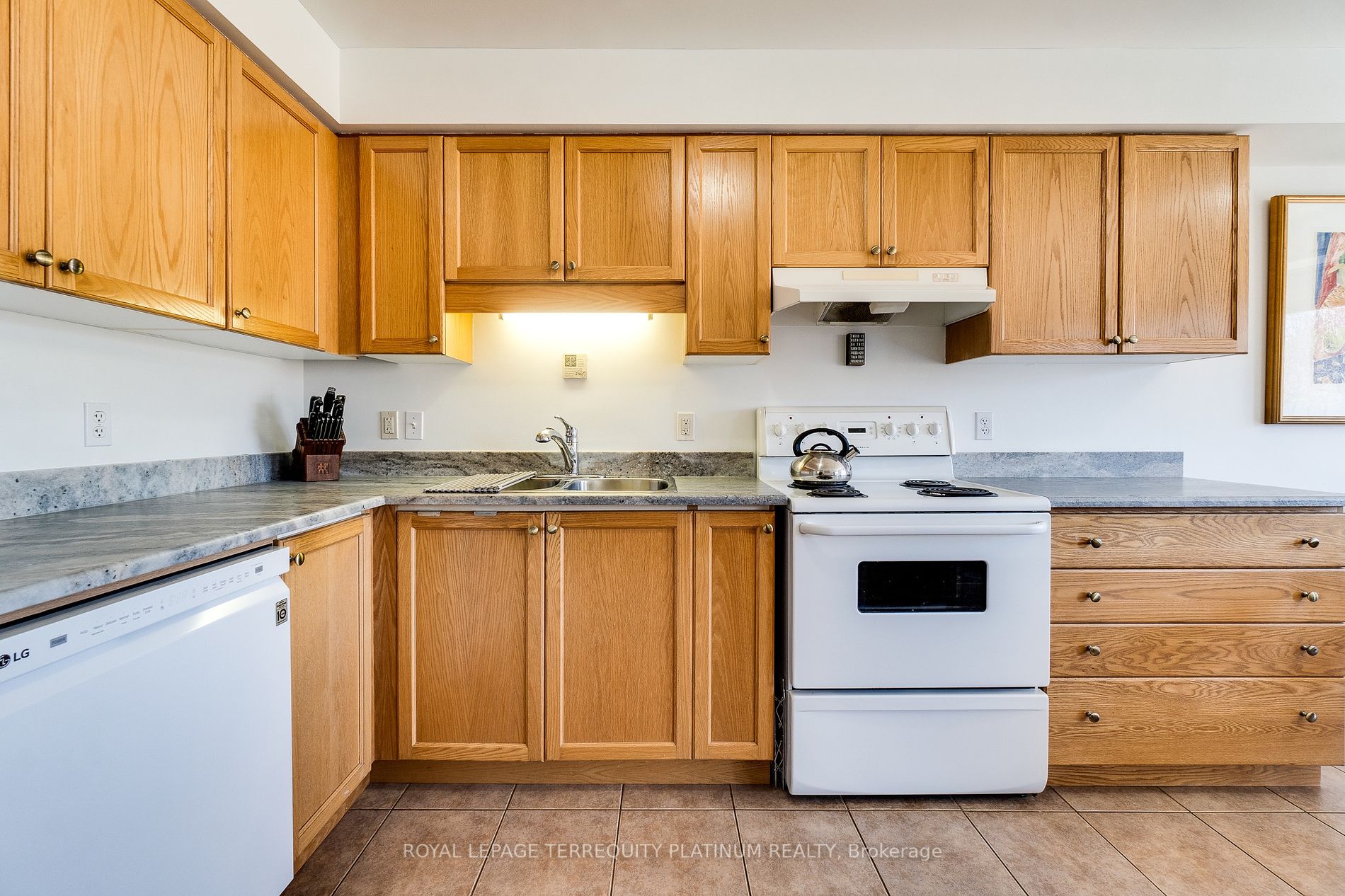 4 Curzon Cres