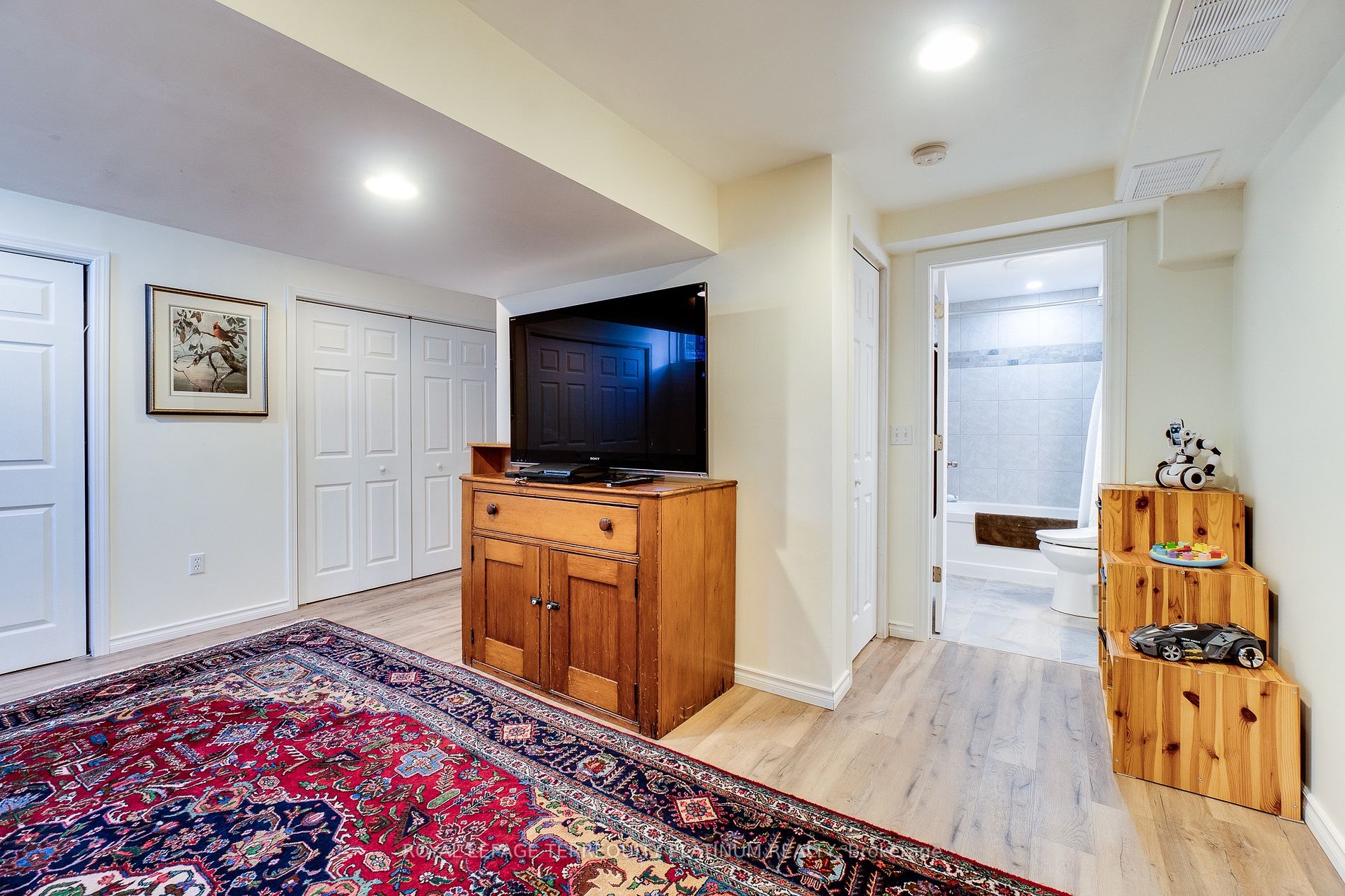 4 Curzon Cres