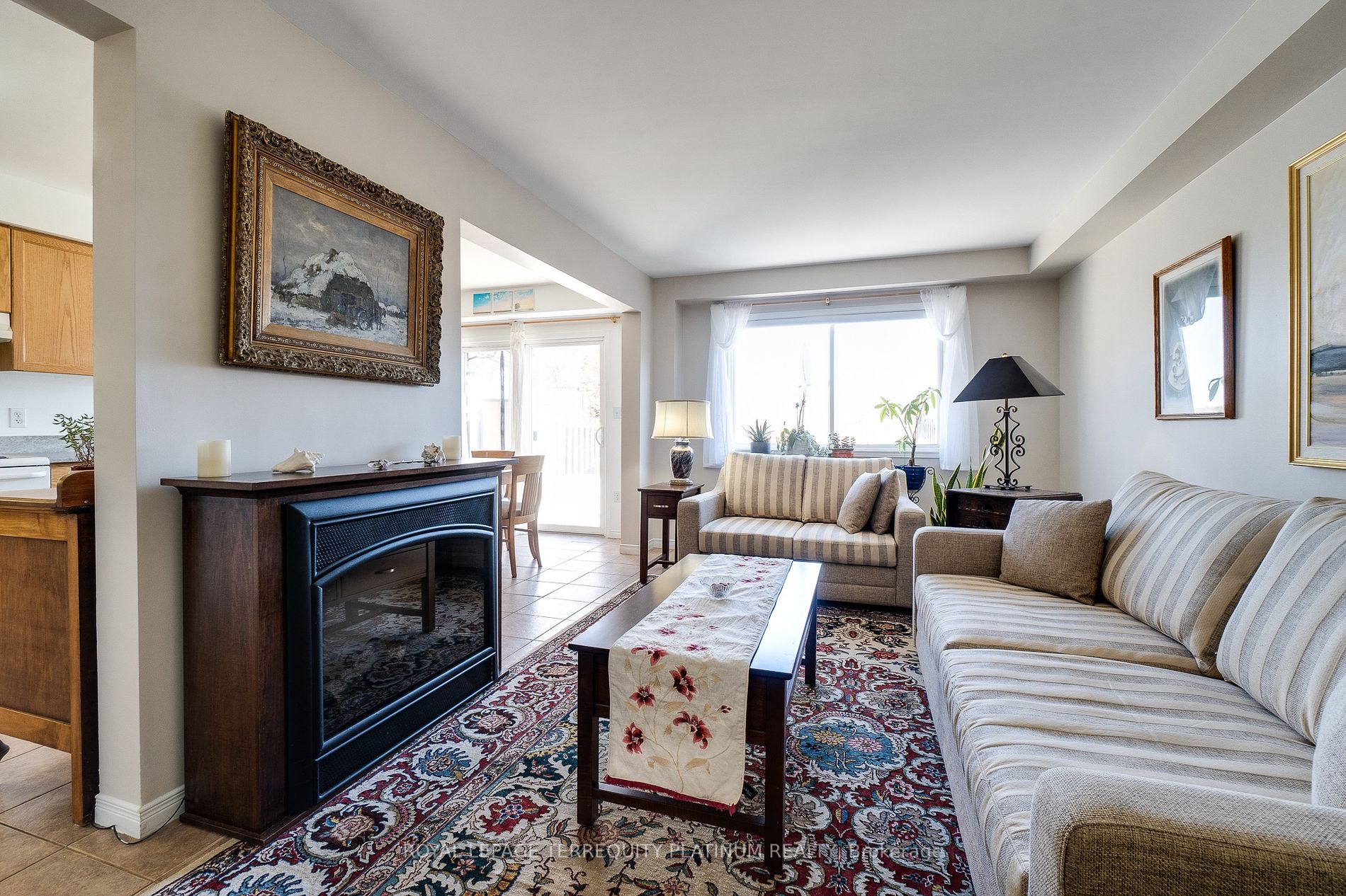 4 Curzon Cres