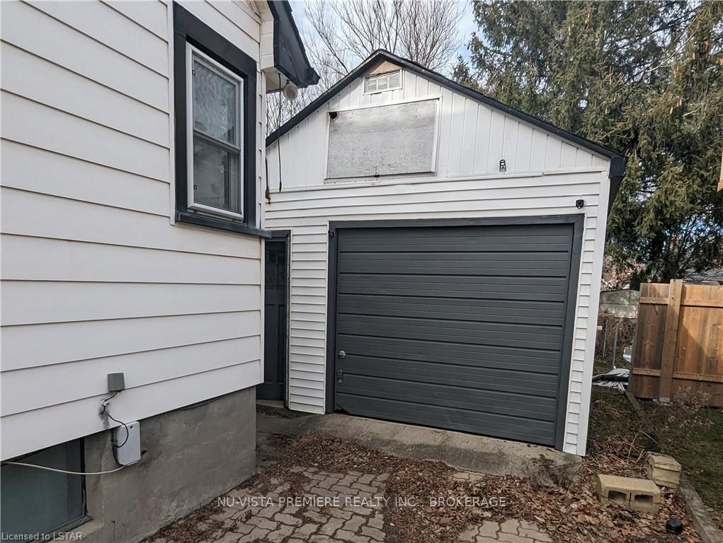 60 EASTMAN Avenue