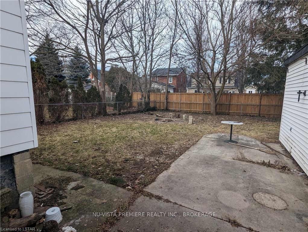 60 EASTMAN Avenue