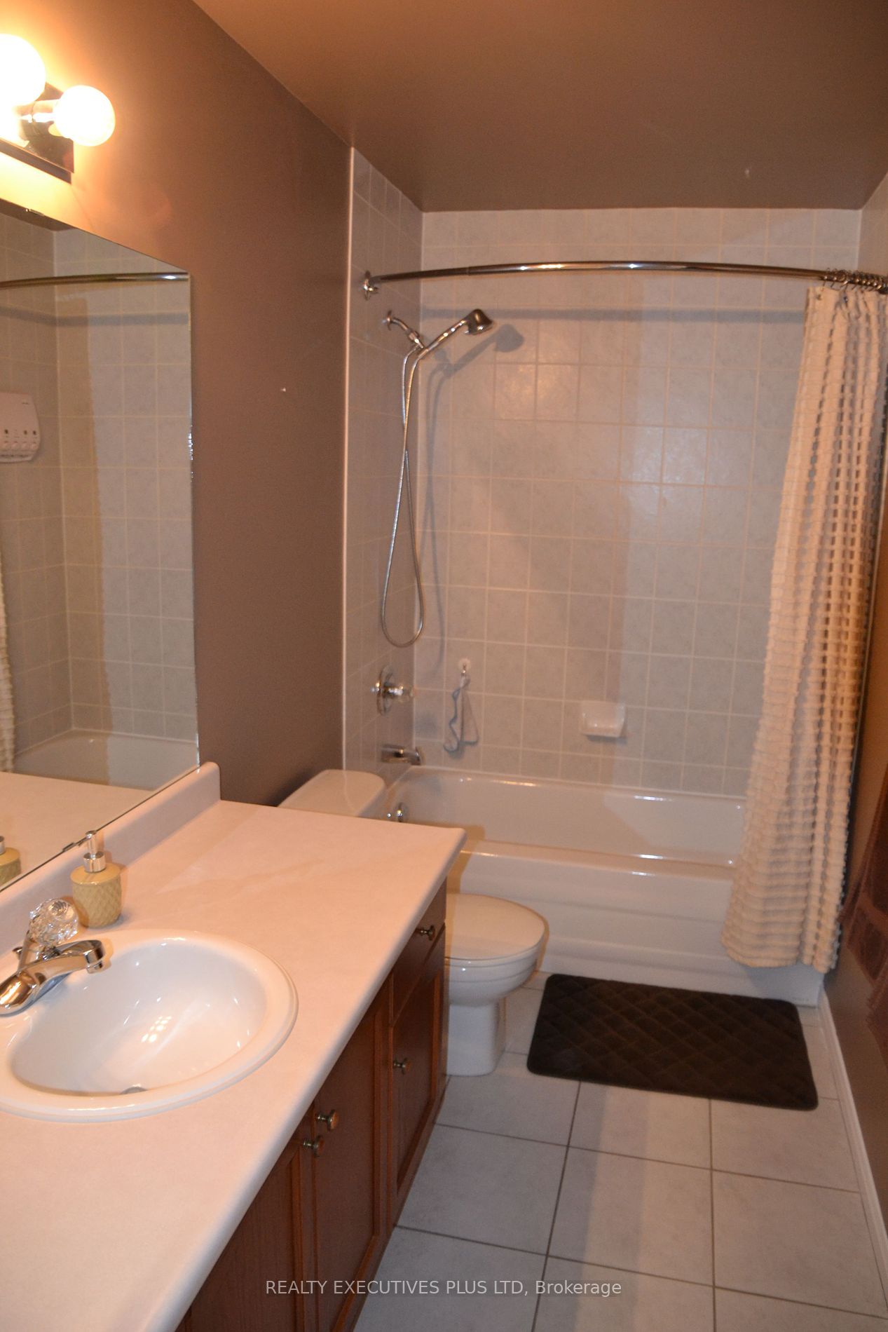 119 Frances Ave W