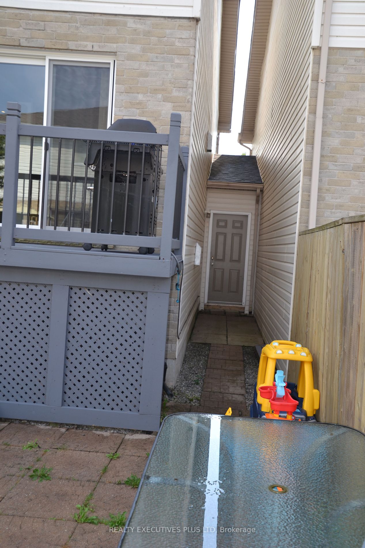 119 Frances Ave W