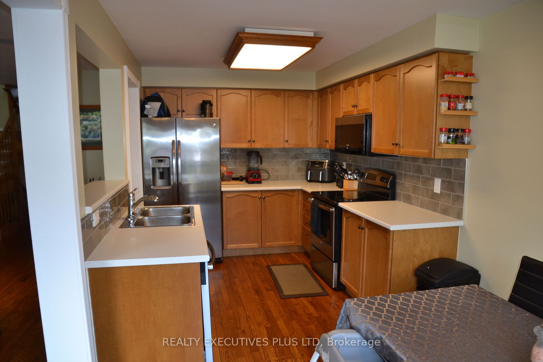 119 Frances Ave W