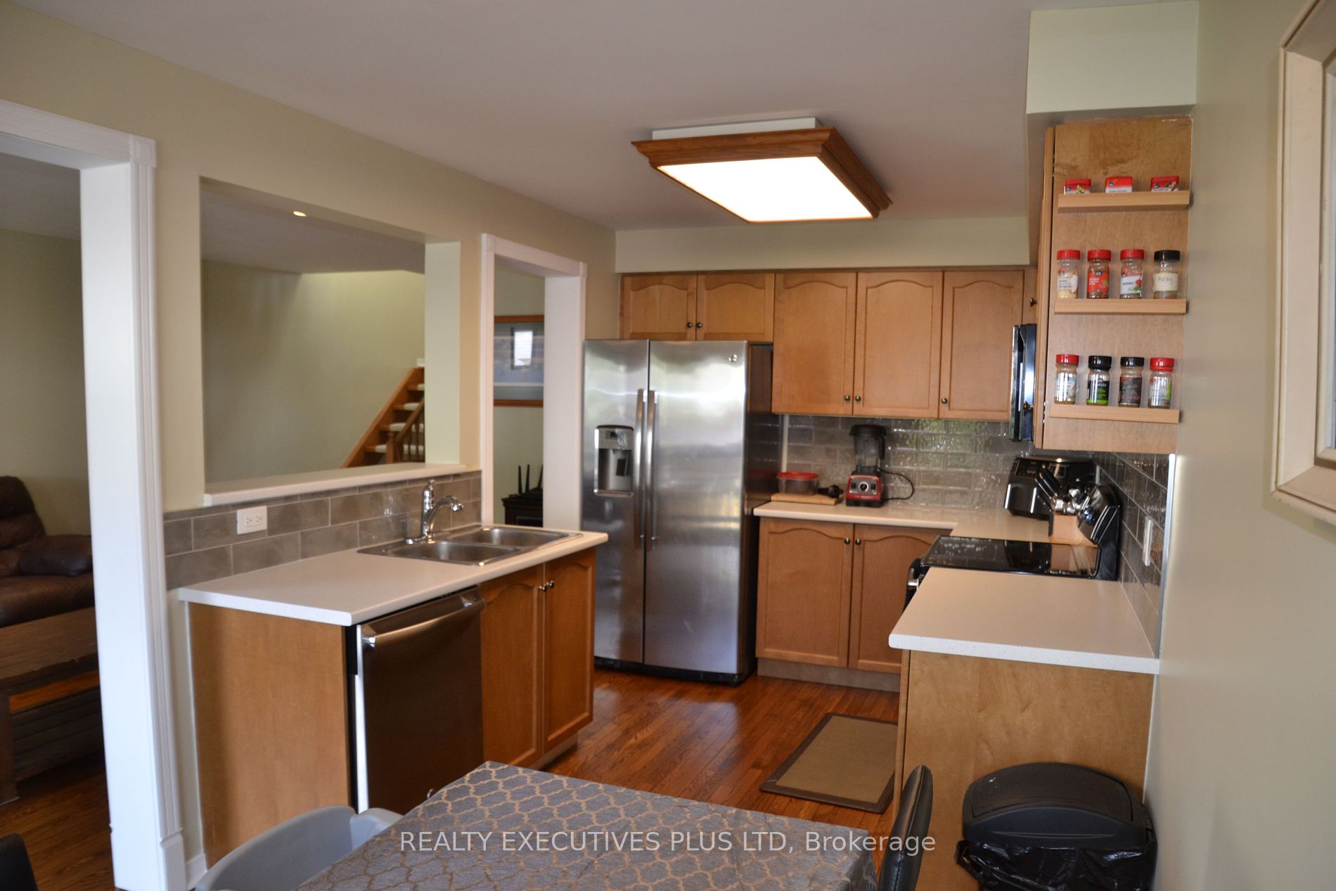 119 Frances Ave W