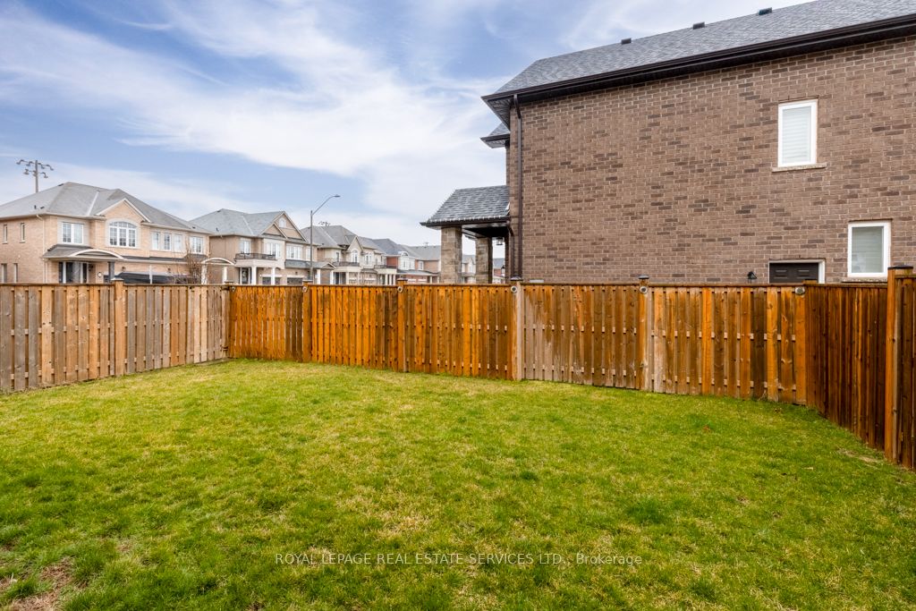 17 Narbonne Crescent