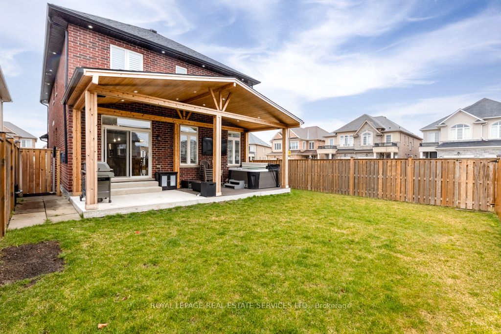 17 Narbonne Crescent