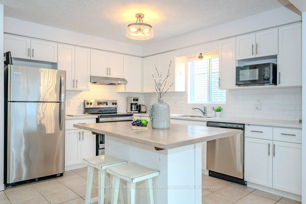 30 Simmonds Dr