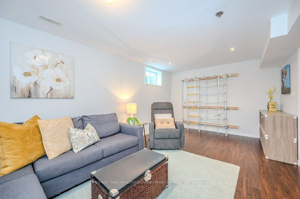 30 Simmonds Dr