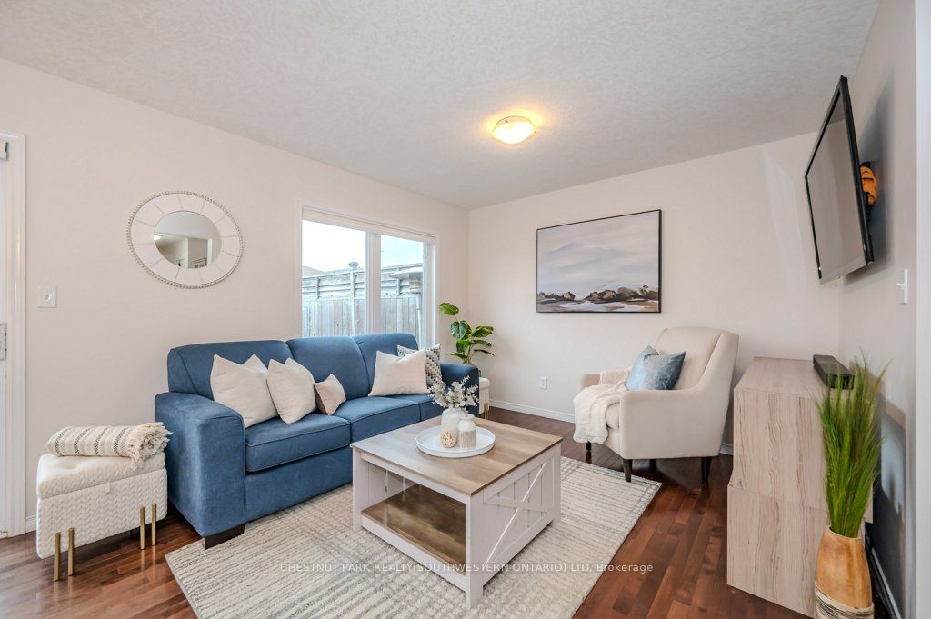 30 Simmonds Dr