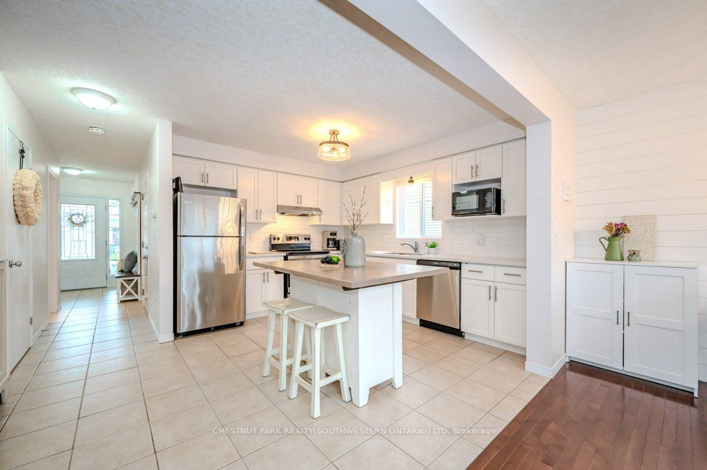 30 Simmonds Dr