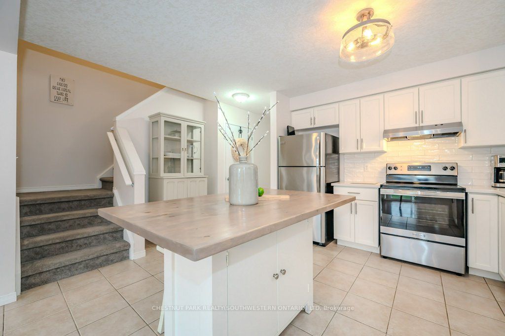 30 Simmonds Dr