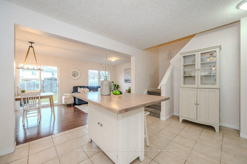 30 Simmonds Dr