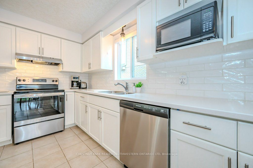 30 Simmonds Dr