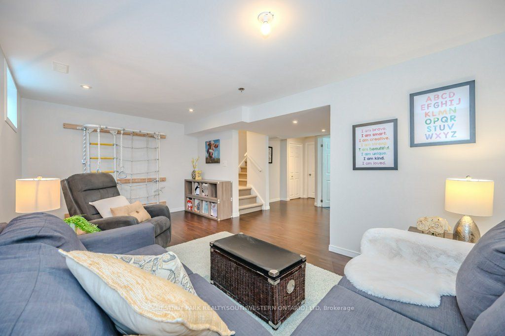 30 Simmonds Dr