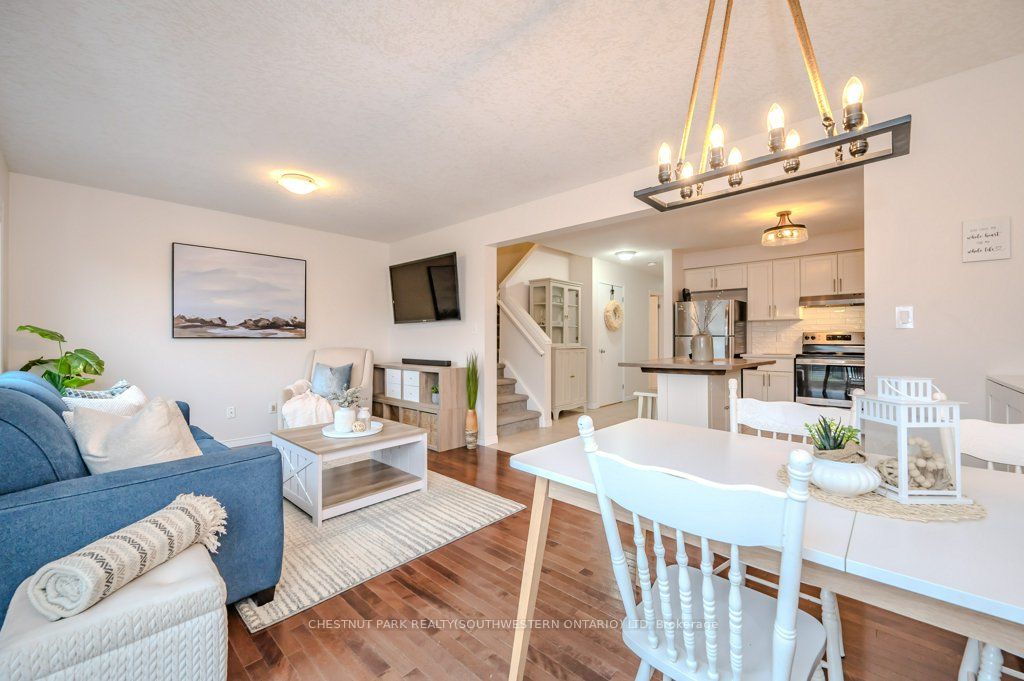 30 Simmonds Dr