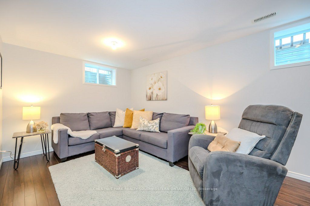 30 Simmonds Dr