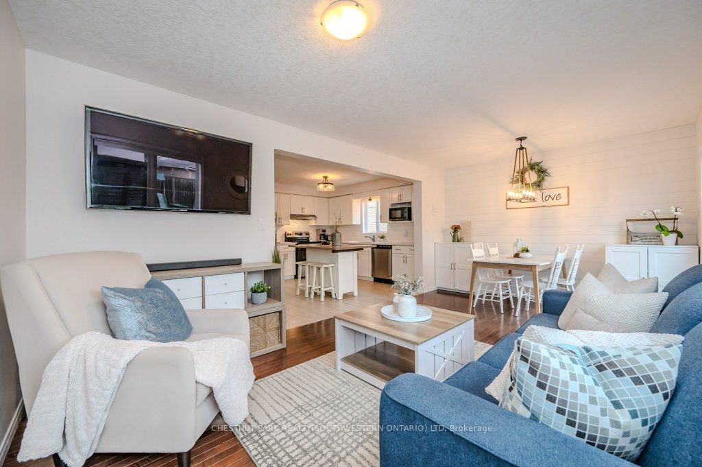 30 Simmonds Dr