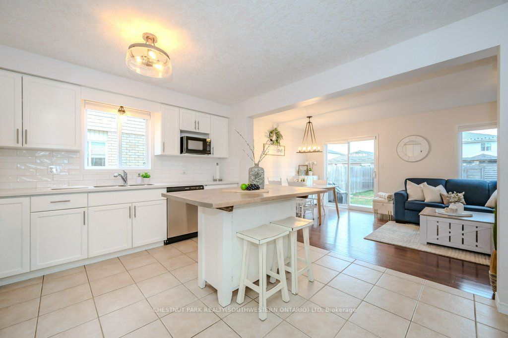 30 Simmonds Dr