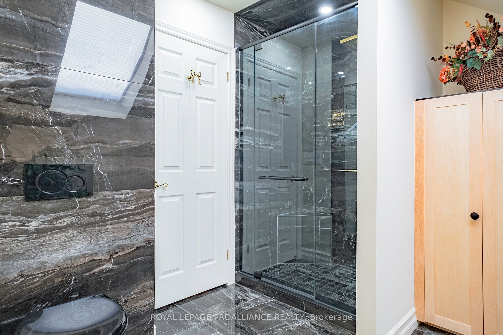 245 Elgin St W, #411