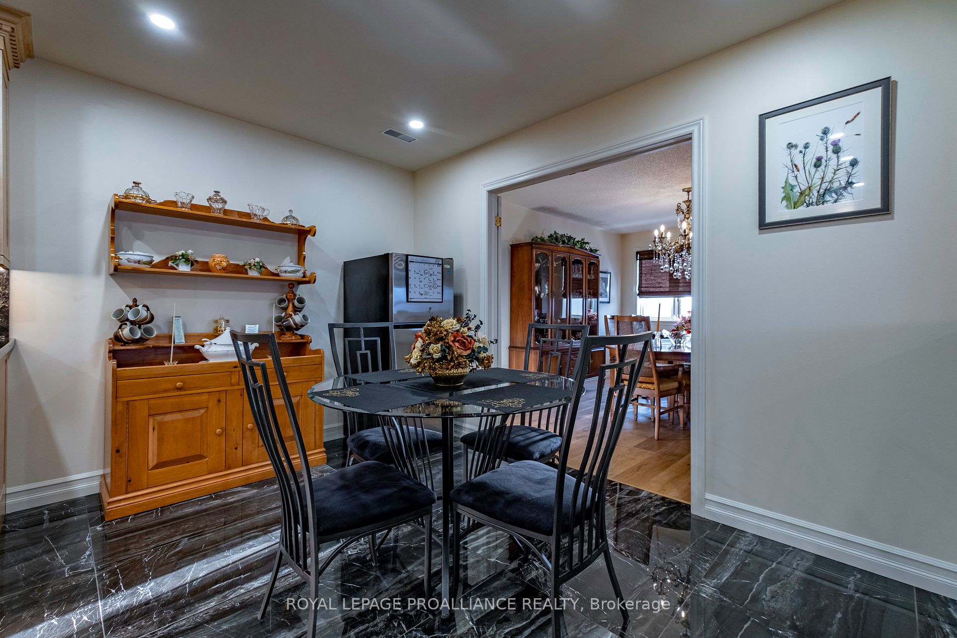 245 Elgin St W, #411
